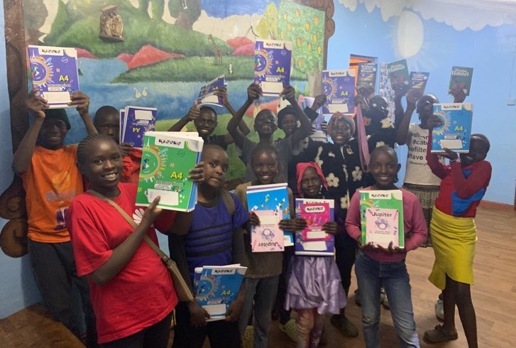 school books and kiddos Kids w education books